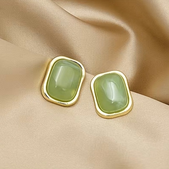 Retro green gold stud earrings - Picture 2 of 4